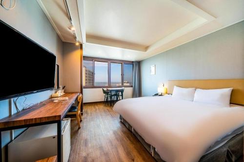 Check Inn Hotel near Dongmun Market