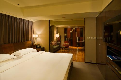 Suite image 8