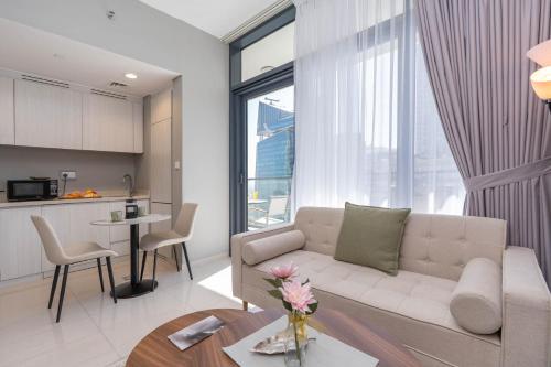 Perfect Location-For Work or Leisure - image 11