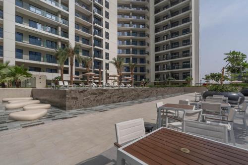Perfect Location-For Work or Leisure - image 10