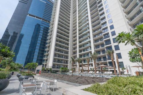 Perfect Location-For Work or Leisure - image 14