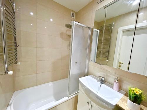 Central Spacious Flat with Balcony City View, Vídeň