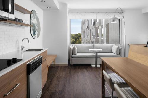 King Studio Suite with Sofa Bed and River View image 6