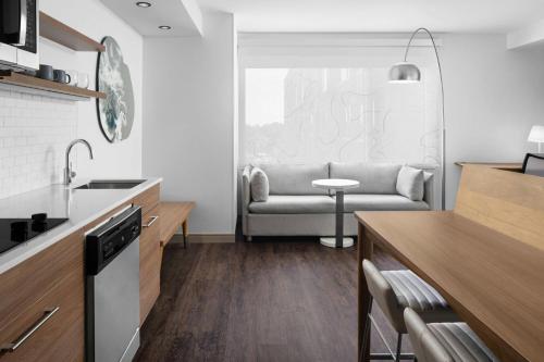 King Studio Suite with Sofa Bed and River View image 4