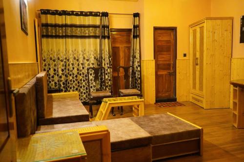 Hearth Cozy 2BHK Near Mall Road & Naini Lake - image 3