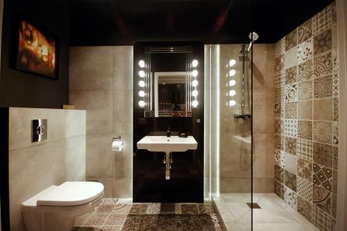 ห้องน้ำ, Livin Premium Apartments in เซซิน