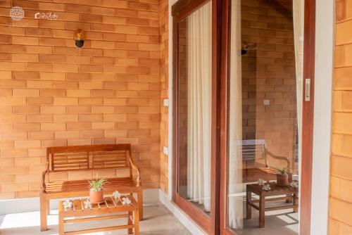 Double Room with Pool View image 6