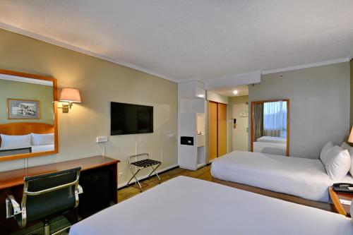 Standard Double Room with Two Double Beds image 10