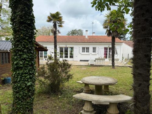 Villayam Maison vue sur mer avec piscine 10m chauffée classée 3 étoiles (Villayam Maison vue sur mer avec piscine 10m chauffee classee 3 etoiles) in 拉布雷萊班