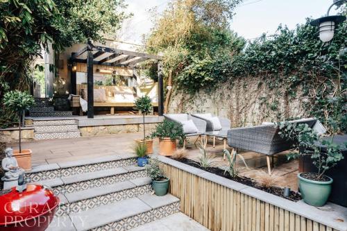 Central Townhouse with Garden & Free Parking, Bath (photo 5)