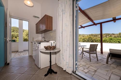 Mikro Nisi Studios & Apartments 3