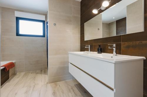 Vannas istaba, La Villa Pop & Steel - maison avec 4 chambres in Laille (Ille-et-Vilaine)