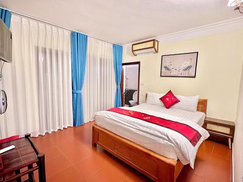 Double Room image 6