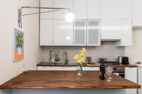 One-Bedroom Apartment image 10