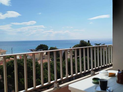 Apartment with Sea View image 8