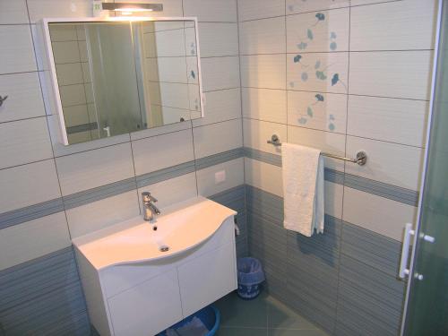 Apartments Iva - image 2