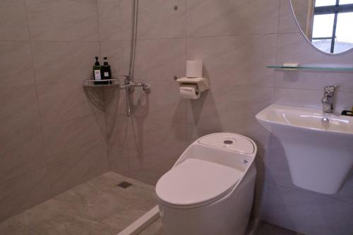 Triple Room with Garden View image 1