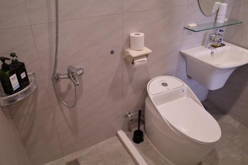 Triple Room with Garden View image 4