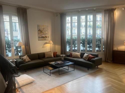 GuestReady - Luxurious Charm near Arc de Triomphe, París