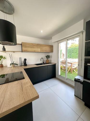 廚房, Spacious, quiet apartment in 聖皮埃德費里克