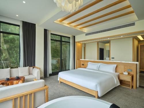 Superior Suite image 2