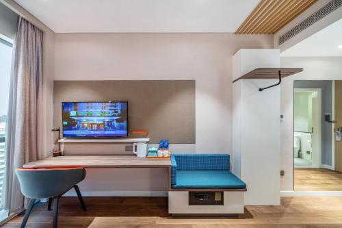 Standard Room room in Holiday Inn Express Hangzhou Binjiang By IHG