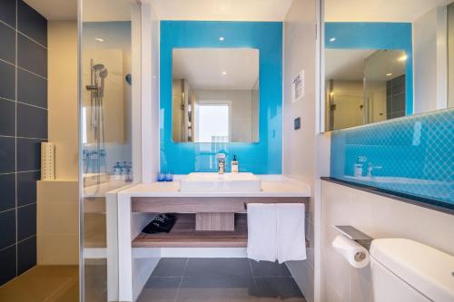 room detail thumbnail 2