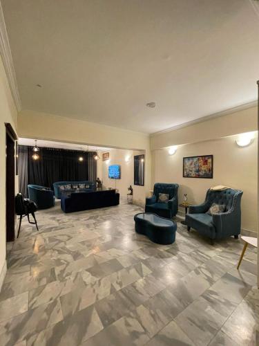 3 bedroom luxury Apartment - image 4