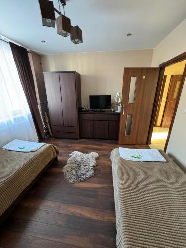2 twin beds