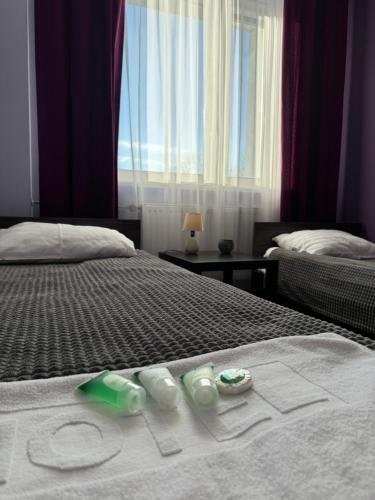 3 bedrooms, 6 beds