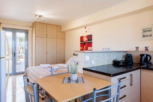 Modern Studios in the Heart of Filiatra with Private Balconies, Filiatrá (foto 2)