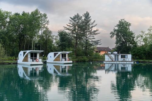 Floating Dream Room Type - Suite with Lake View Floating Dream Room Type - Suite with Lake View