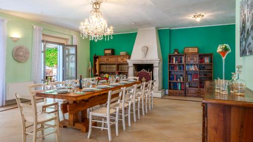VILLA CAPPELLETTI 16&2, Emma Villas in Seravale Di Čienti