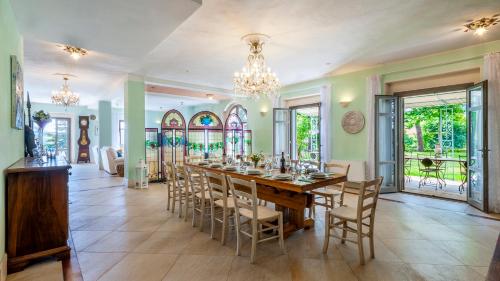 VILLA CAPPELLETTI 16&2, Emma Villas in Seravale Di Čienti