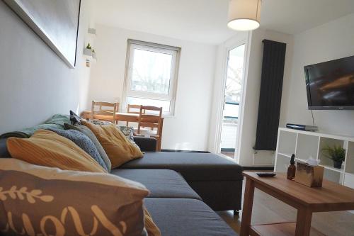 Abbey Road 4 Bed Home - Garden, Parking, Sleeps 11, London