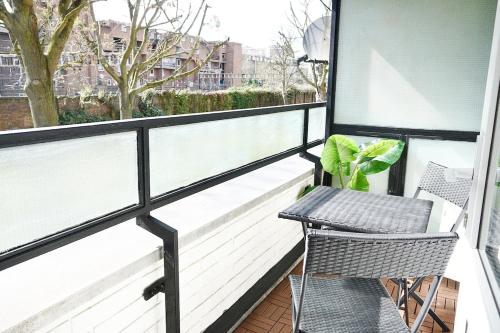 Abbey Road 4 Bed Home - Garden, Parking, Sleeps 11, London (photo 6)