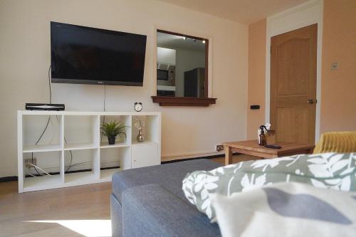 Abbey Road 4 Bed Home - Garden, Parking, Sleeps 11, London (photo 7)