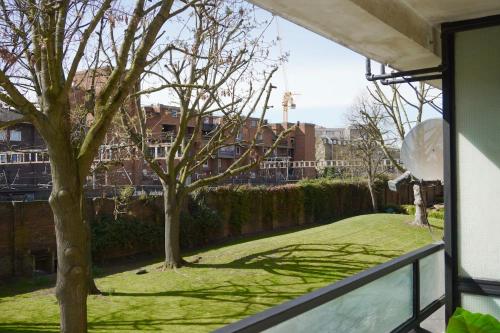 Abbey Road 4 Bed Home - Garden, Parking, Sleeps 11, London (photo 9)