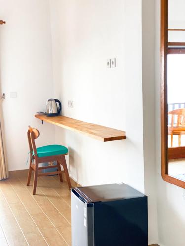 room detail thumbnail 2