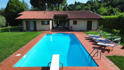 Villa Paradiso by Bookinggardalake