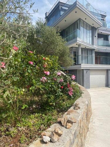 Apartment in Tivat for rent in คราซิซี
