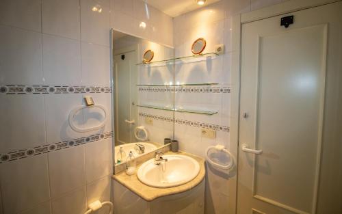 Apartment with Sea View image 3