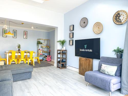 Shared lounge/TV area, Modern Family Home near Reculver - Sleeps 8 - Pets Friendly! in Herne Bay