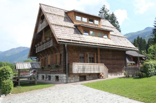 2 bedrooms, 4 beds
