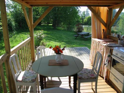 Skats, Peony Lodge - The Good Life in France in La Chapelle-Thémer