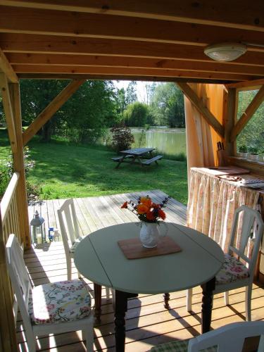 Iekārtas, Peony Lodge - The Good Life in France in La Chapelle-Thémer