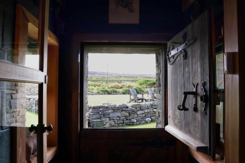 Exterior view, Wild Sea Cottage in Ballycullaun