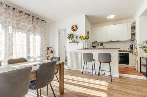 GuestHost - Bright Apartment near Mestre Station, Benátky