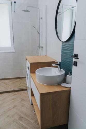 Two-Bedroom Deluxe Apartment image 10