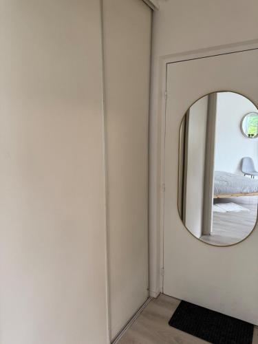Bejárat, Cozy, quiet and bright studio in Arpajon